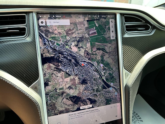 Tesla Model S 20 of 30