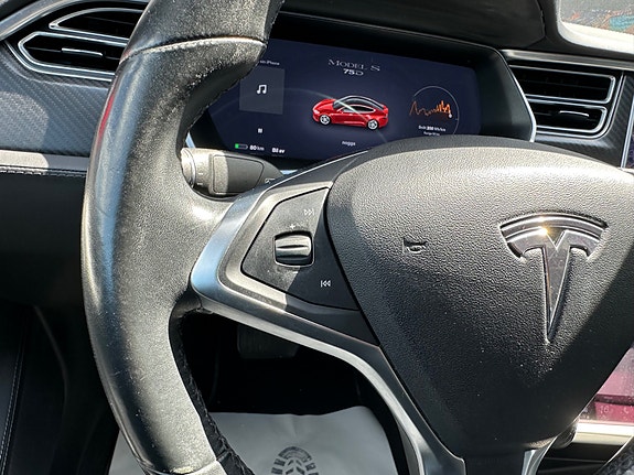 Tesla Model S 11 of 30