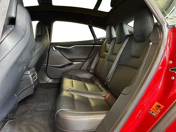 Tesla Model S 28 of 30