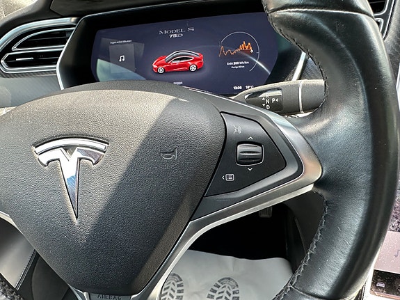 Tesla Model S 14 of 30