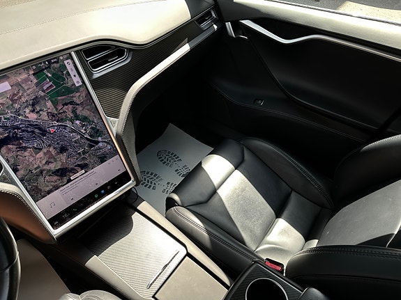 Tesla Model S 18 of 30