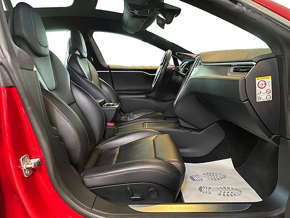 Tesla Model S 26 of 30
