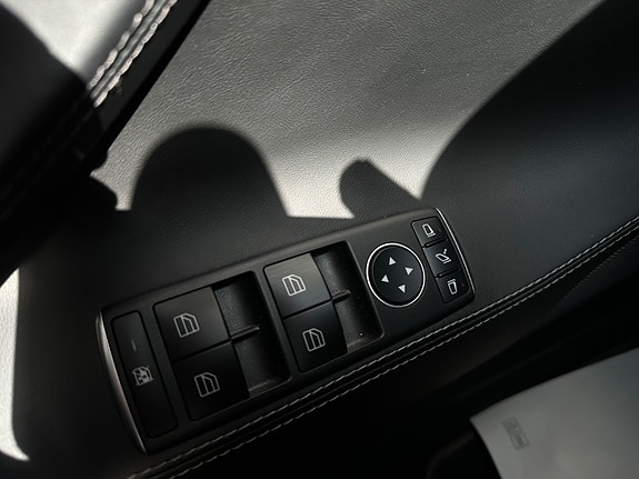 Tesla Model S 16 of 30