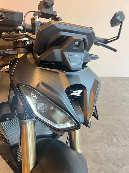 BMW S 1000 R- Demosykkel med alt utstyr! 4 of 18
