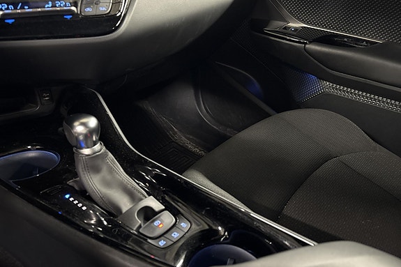 Toyota C-HR 8 of 11