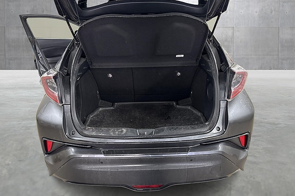 Toyota C-HR 10 of 11