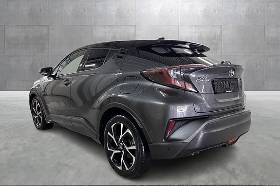 Toyota C-HR 2 of 11