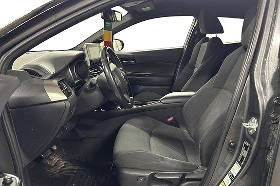 Toyota C-HR 3 of 11