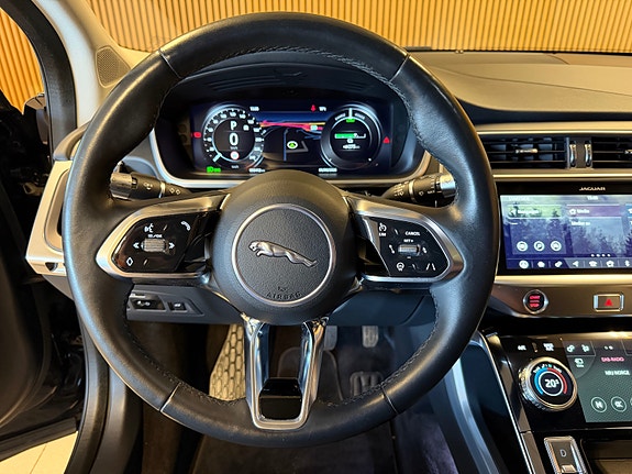 Jaguar I-PACE 16 of 22