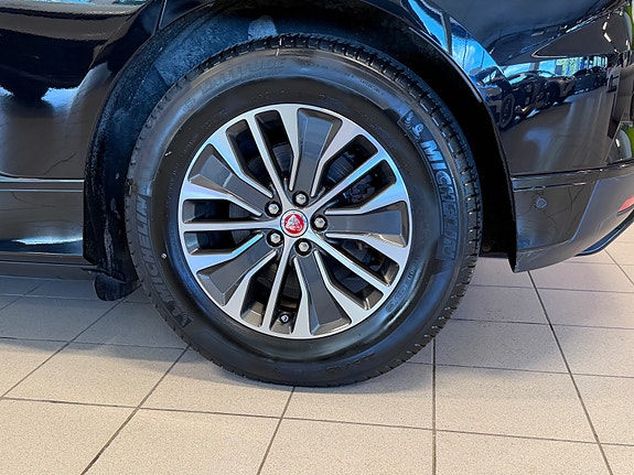 Jaguar I-PACE 10 of 22