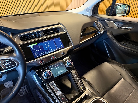 Jaguar I-PACE 18 of 22
