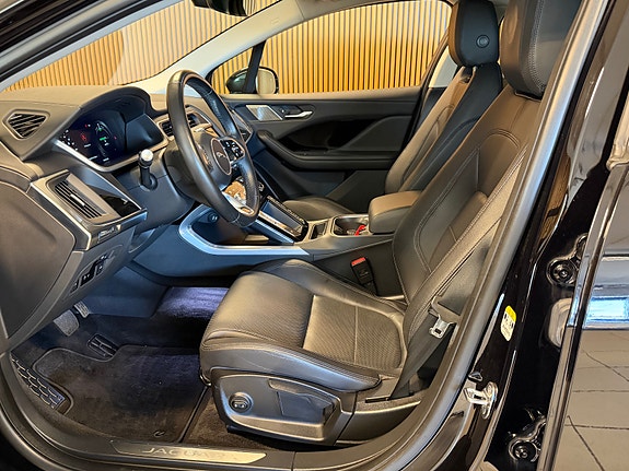 Jaguar I-PACE 13 of 22