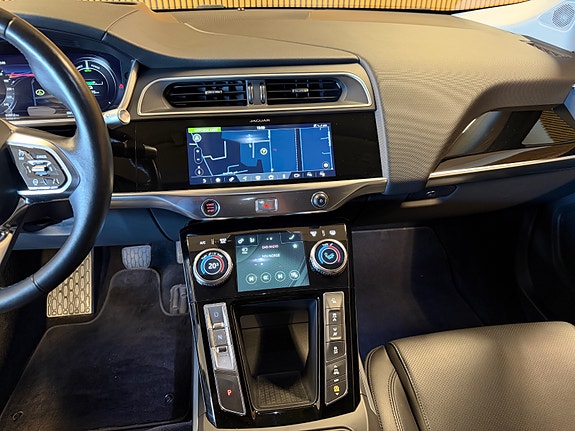 Jaguar I-PACE 17 of 22