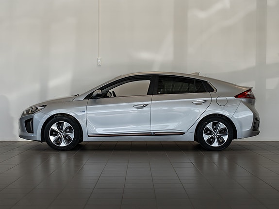 Hyundai IONIQ 11 of 30