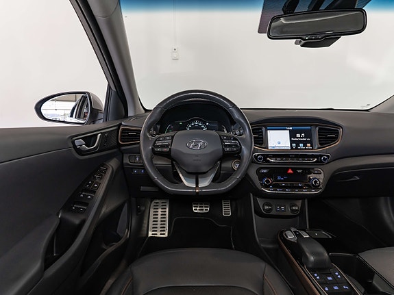 Hyundai IONIQ 29 of 30