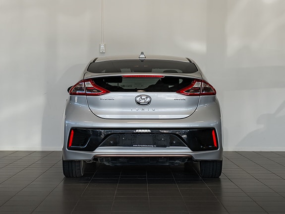 Hyundai IONIQ 8 of 30