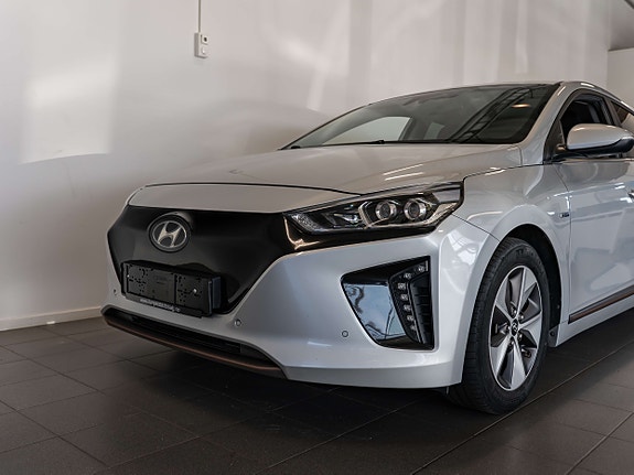 Hyundai IONIQ 10 of 30