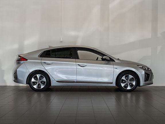 Hyundai IONIQ 3 of 30