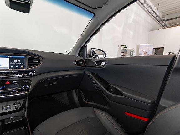 Hyundai IONIQ 28 of 30