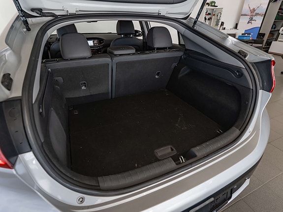 Hyundai IONIQ 16 of 30