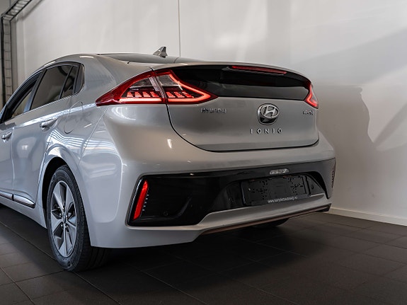 Hyundai IONIQ 12 of 30