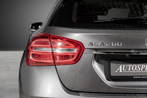 Mercedes-Benz GLA200 9 of 30