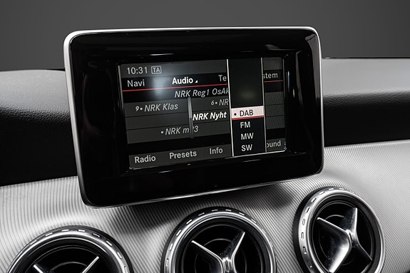 Mercedes-Benz GLA200 27 of 30