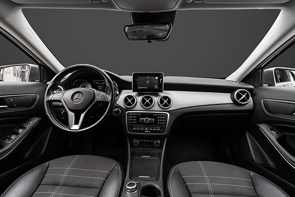Mercedes-Benz GLA200 13 of 30