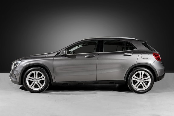 Mercedes-Benz GLA200 10 of 30