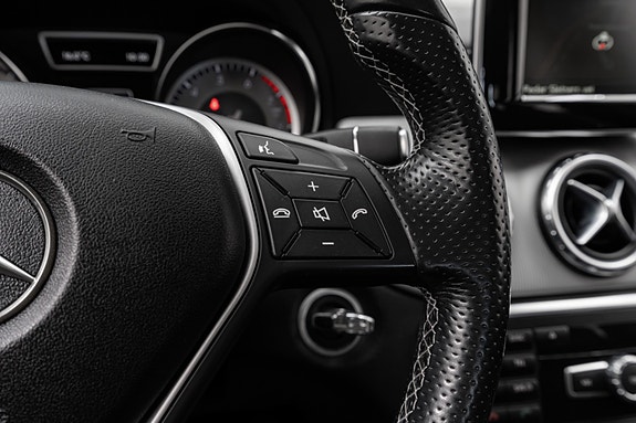 Mercedes-Benz GLA200 17 of 30