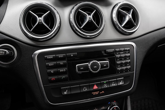 Mercedes-Benz GLA200 24 of 30