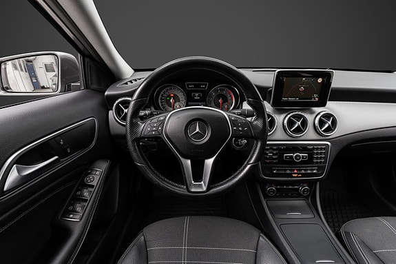 Mercedes-Benz GLA200 14 of 30