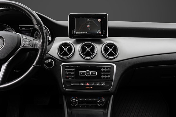 Mercedes-Benz GLA200 25 of 30