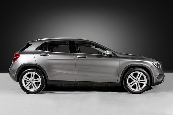 Mercedes-Benz GLA200 11 of 30
