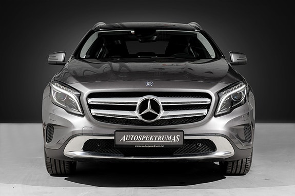 Mercedes-Benz GLA200 3 of 30