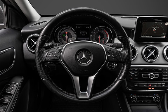 Mercedes-Benz GLA200 15 of 30