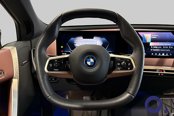 BMW iX 11 of 29
