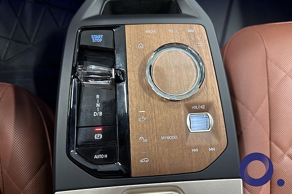 BMW iX 16 of 29