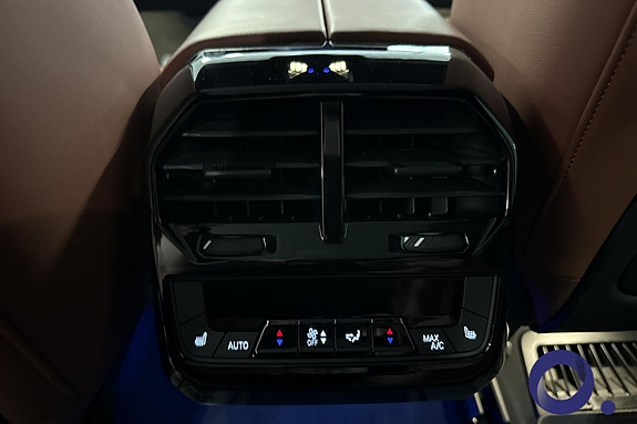 BMW iX 27 of 29