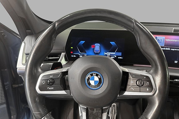 BMW iX1 6 of 14