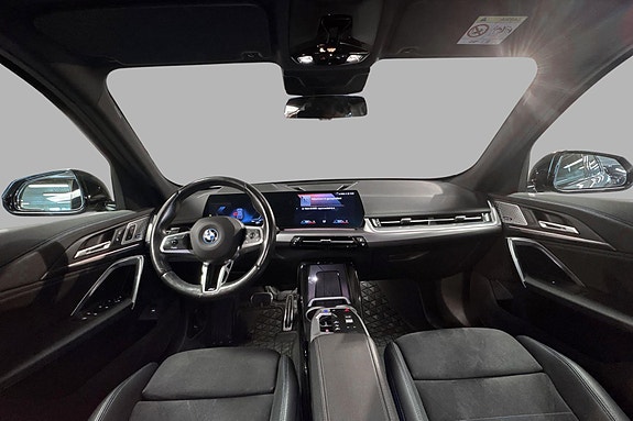 BMW iX1 11 of 14