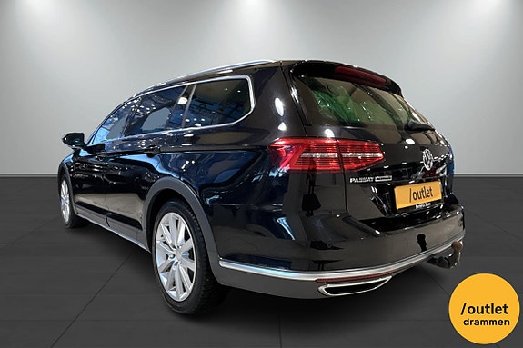 Volkswagen Passat Alltrack 2 of 23