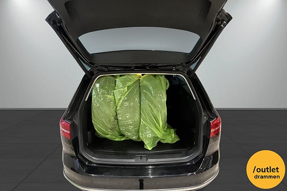 Volkswagen Passat Alltrack 9 of 23