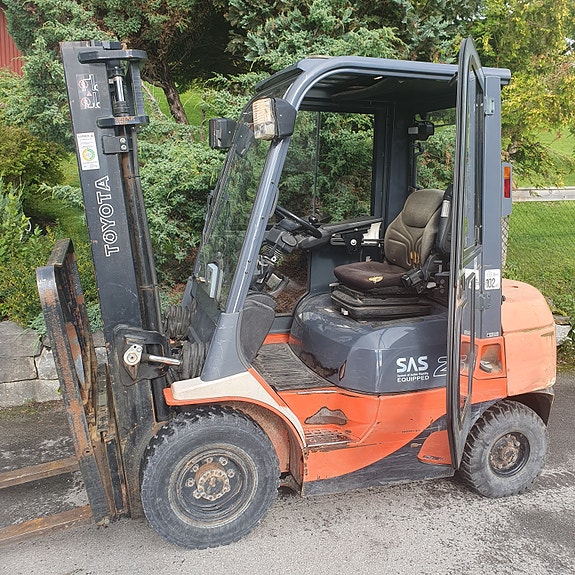 Toyota 7FDF25 2 of 5
