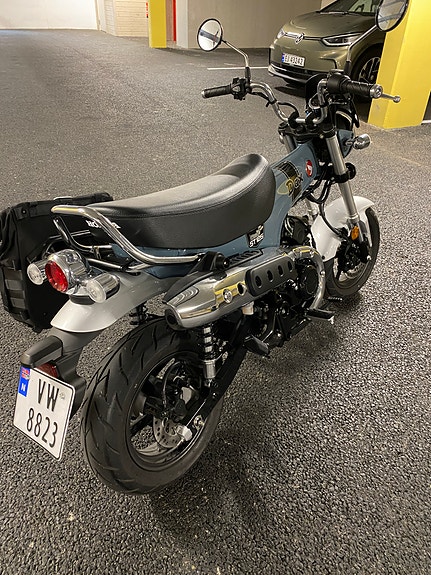 Honda DAX ST 125A 8 of 19