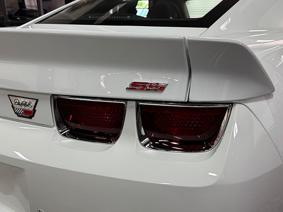 Chevrolet Camaro 4 of 27