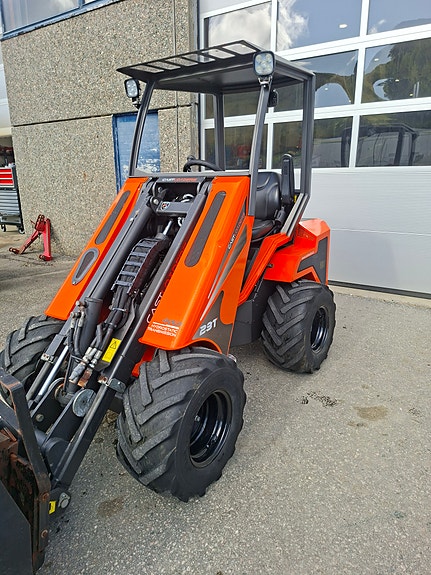 Cast Loader 23T Minilaster- Få arbeidstimer – Komplett redskapspakke 3 of 8