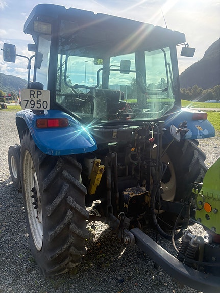 New Holland 5635 3 of 8