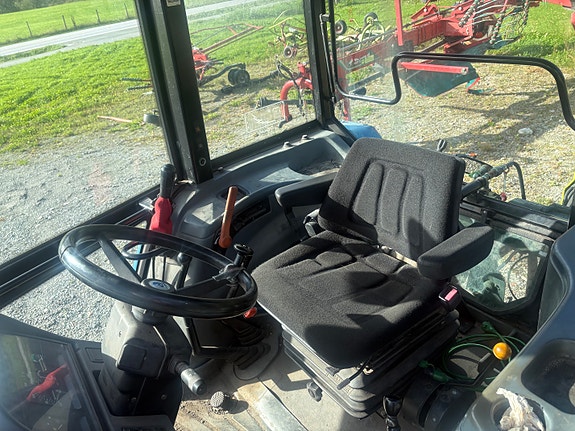 New Holland 5635 5 of 8