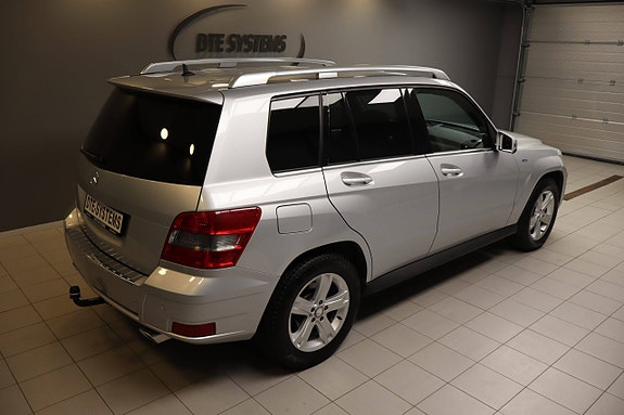 Mercedes-Benz GLK220 2 of 30